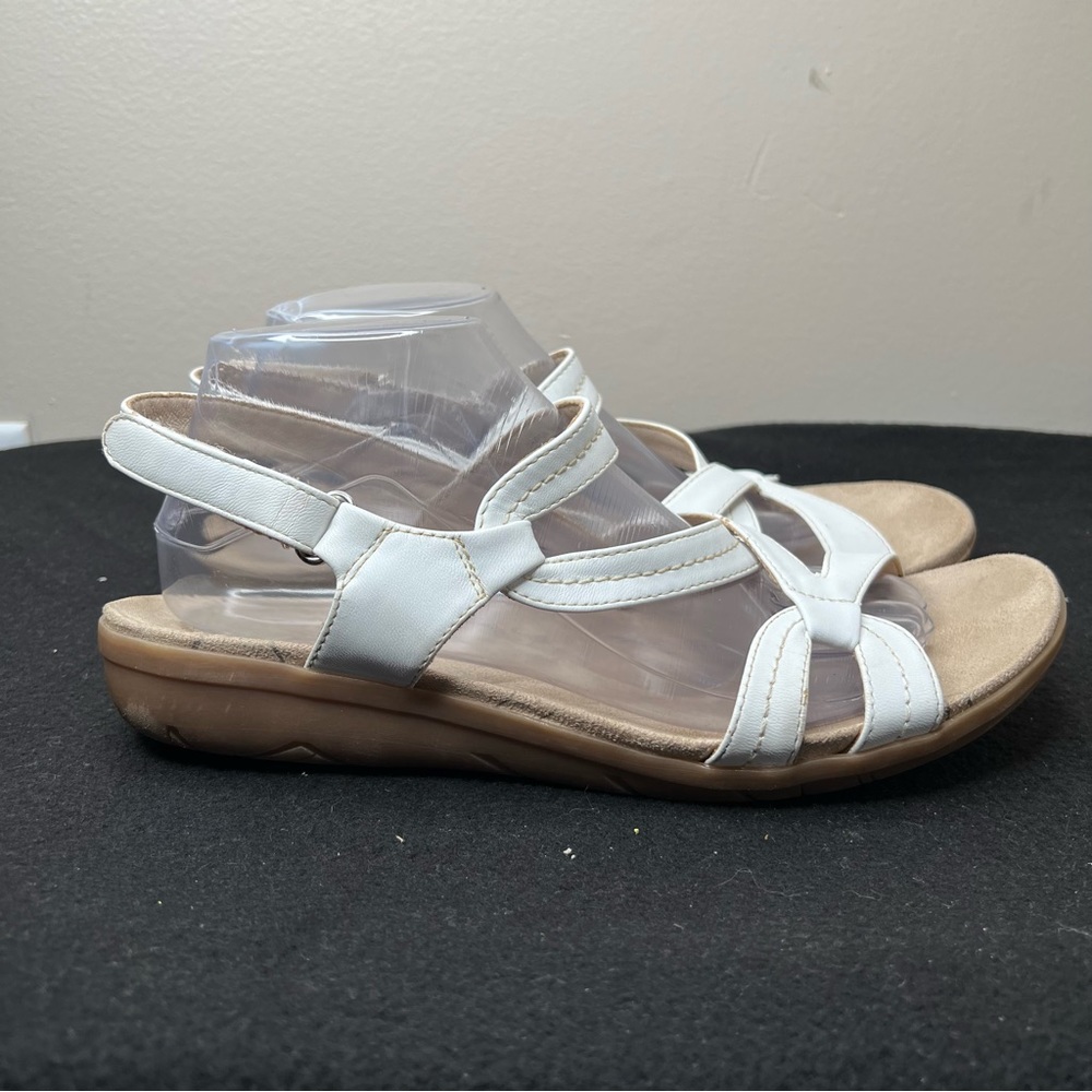 Baretraps White Jadra Wedge Sandal